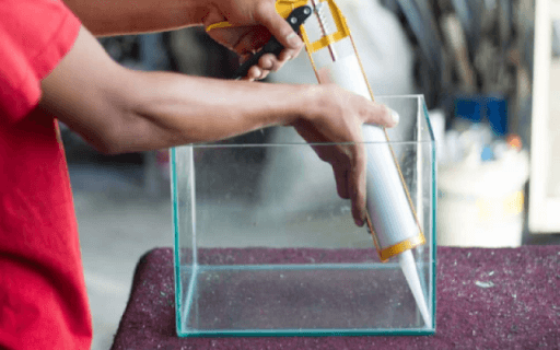 Keo silicon dán kính bể cá là gì?