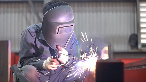 Lợi ích của việc tự hàn bản lề cửa sắt tại nhà