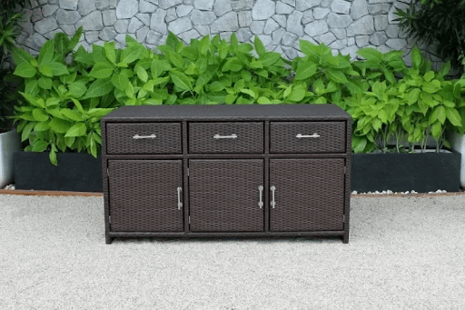 Một sản phẩm được đan từ mây nhựa mắt cáo