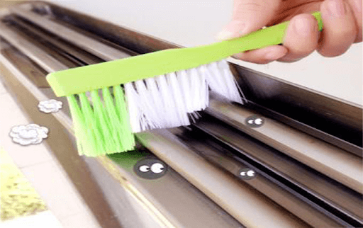 Vệ sinh ray trượt sạch sẽ