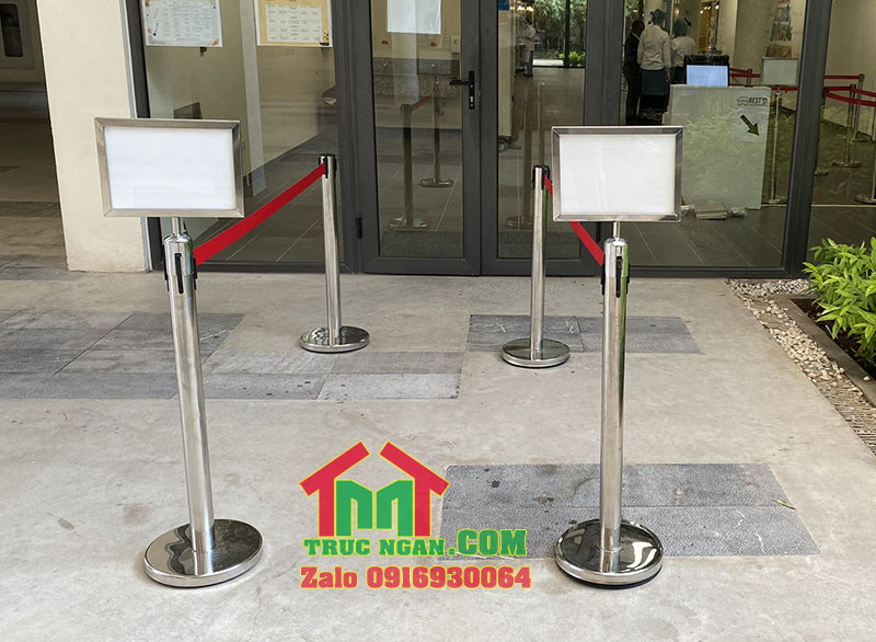 Bang thong bao gan dau cot chan inox size A4 inox trang nam ngang (Anh that)_ Hang san kho Truc Ngan.jpg