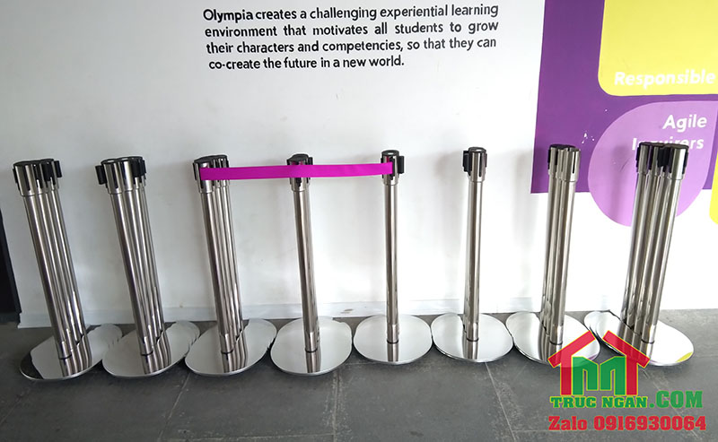 Cot chan inox trang de U bang Thep cao cap_Cot chan de U day mau TIM _ Cot chan tai truong Olympia.jpg