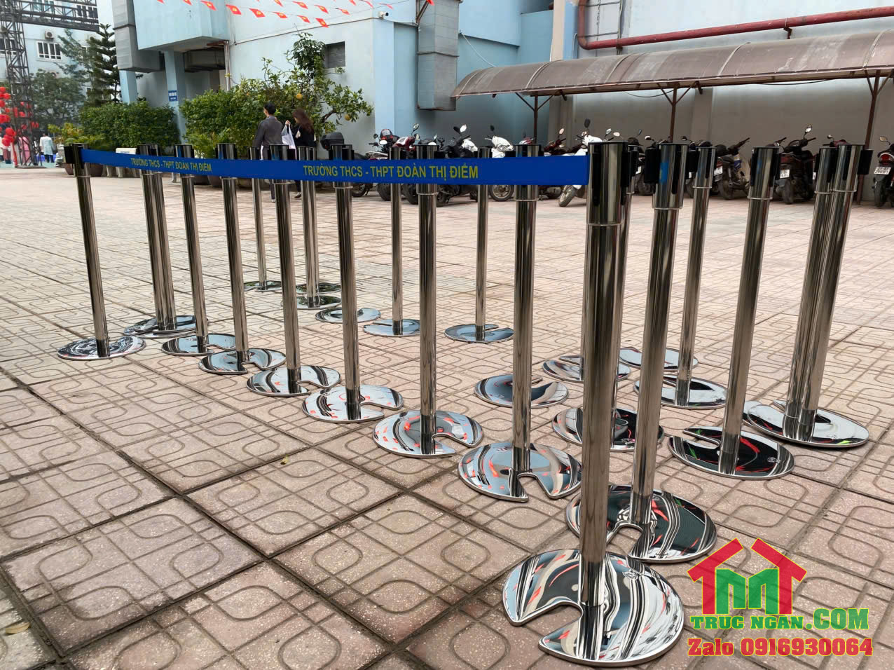 Cot chan inox trang de U bang Thep cao cap_co in day logo thuong hieu_cot chan inox day cang.jpg