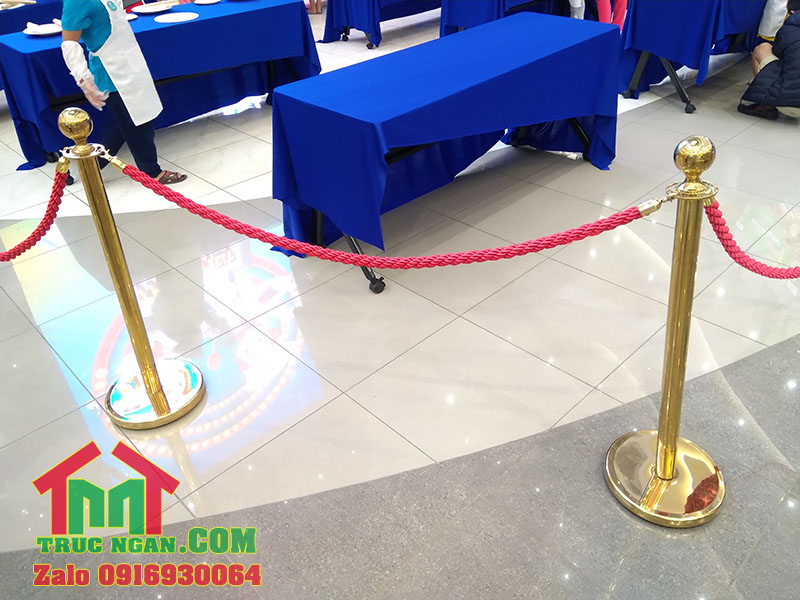 Cot chan inox vang day chung _ Cot chan inox vang day xoan thung cao cap mau do tai TTTM.jpg