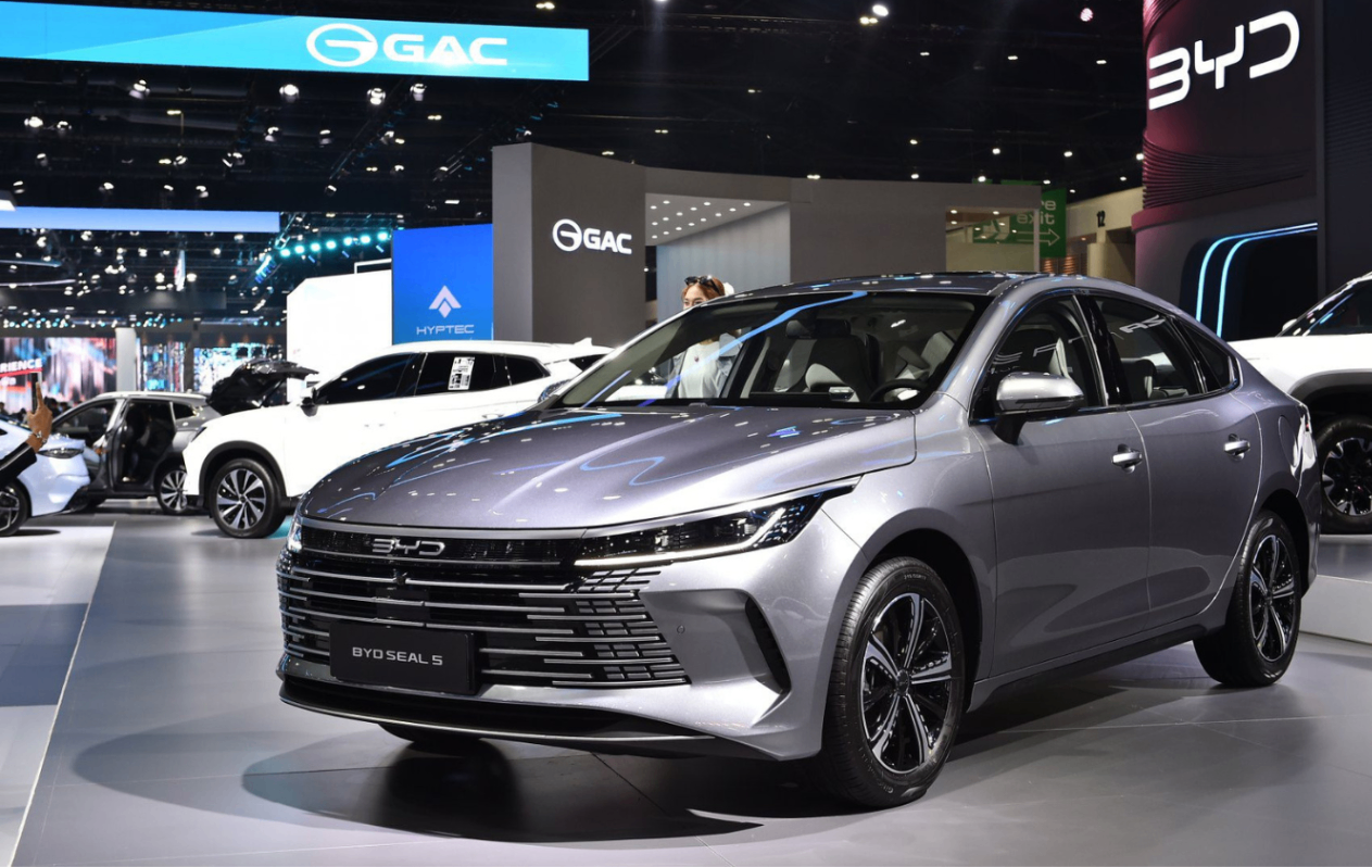 BYD SEAL 5 Sedan Xăng Lai Điện tiên phong chuẩn bị được BYD đưa về Việt Nam!