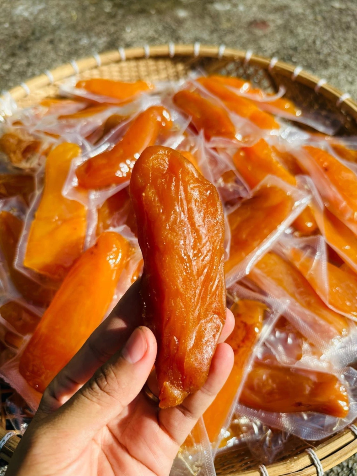 Gửi Khoai lang sấy dẻo Bình Tân – Vĩnh Long đi Úc – Dịch vụ uy tín từ Kiên Giang Logistics