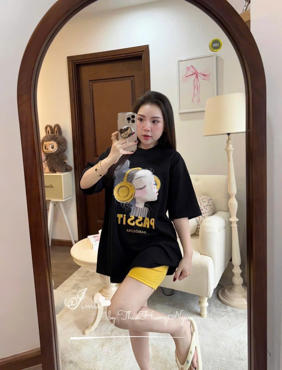 BỘ ĐÙI CỘC HÌNH CÔ GÁI ĐEO TAI NGHE