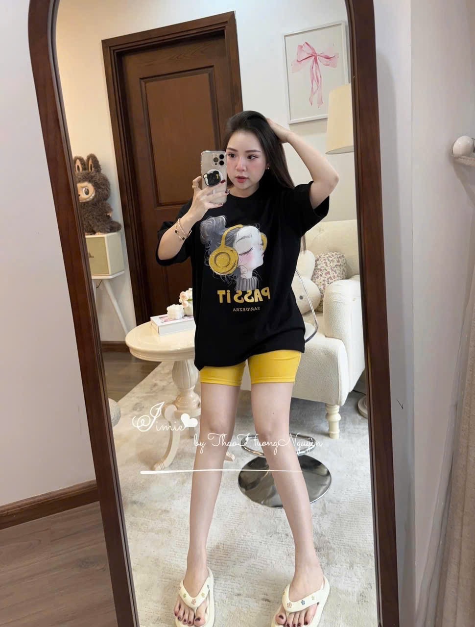 BỘ ĐÙI CỘC HÌNH CÔ GÁI ĐEO TAI NGHE