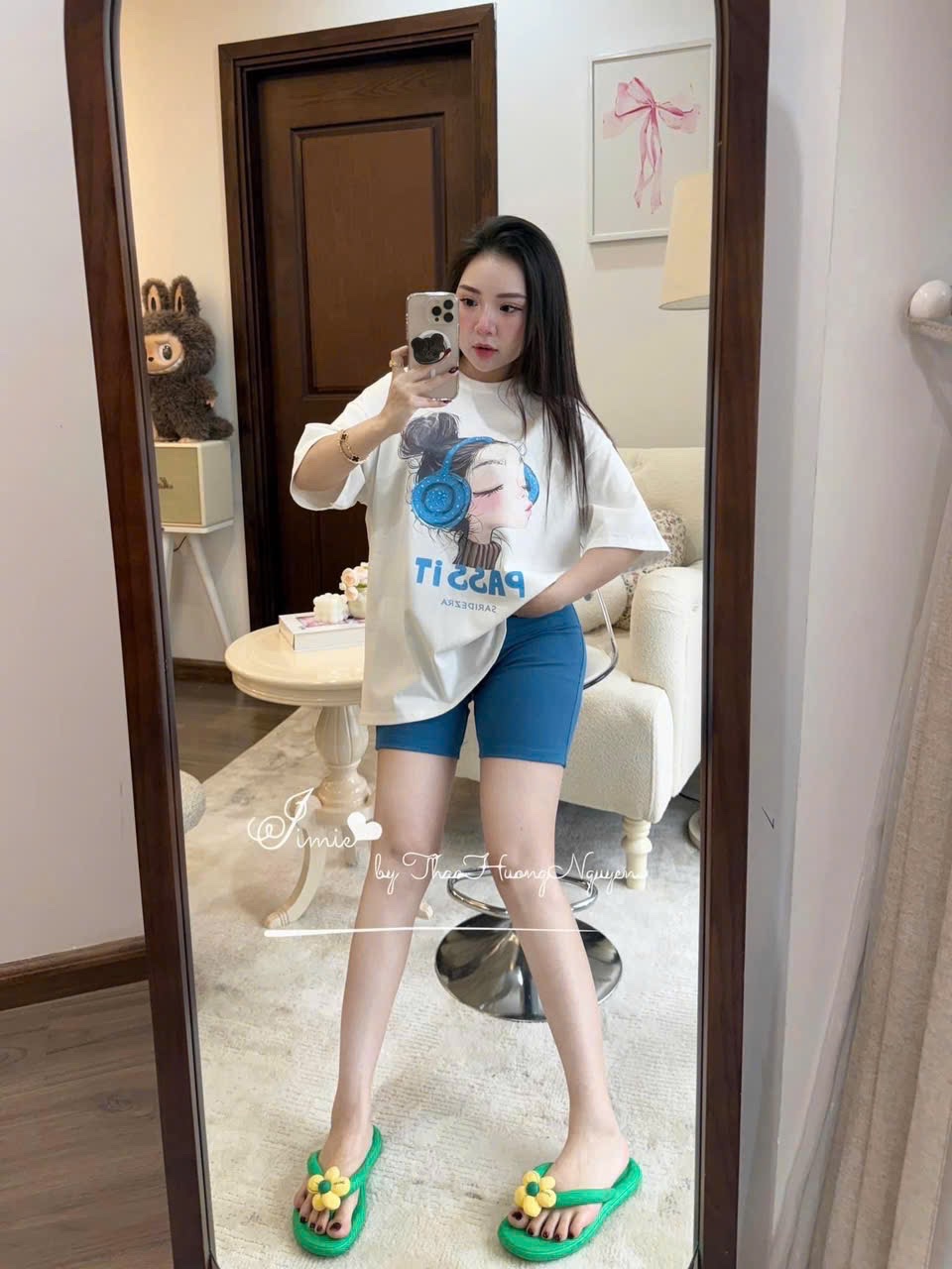 BỘ ĐÙI CỘC HÌNH CÔ GÁI ĐEO TAI NGHE