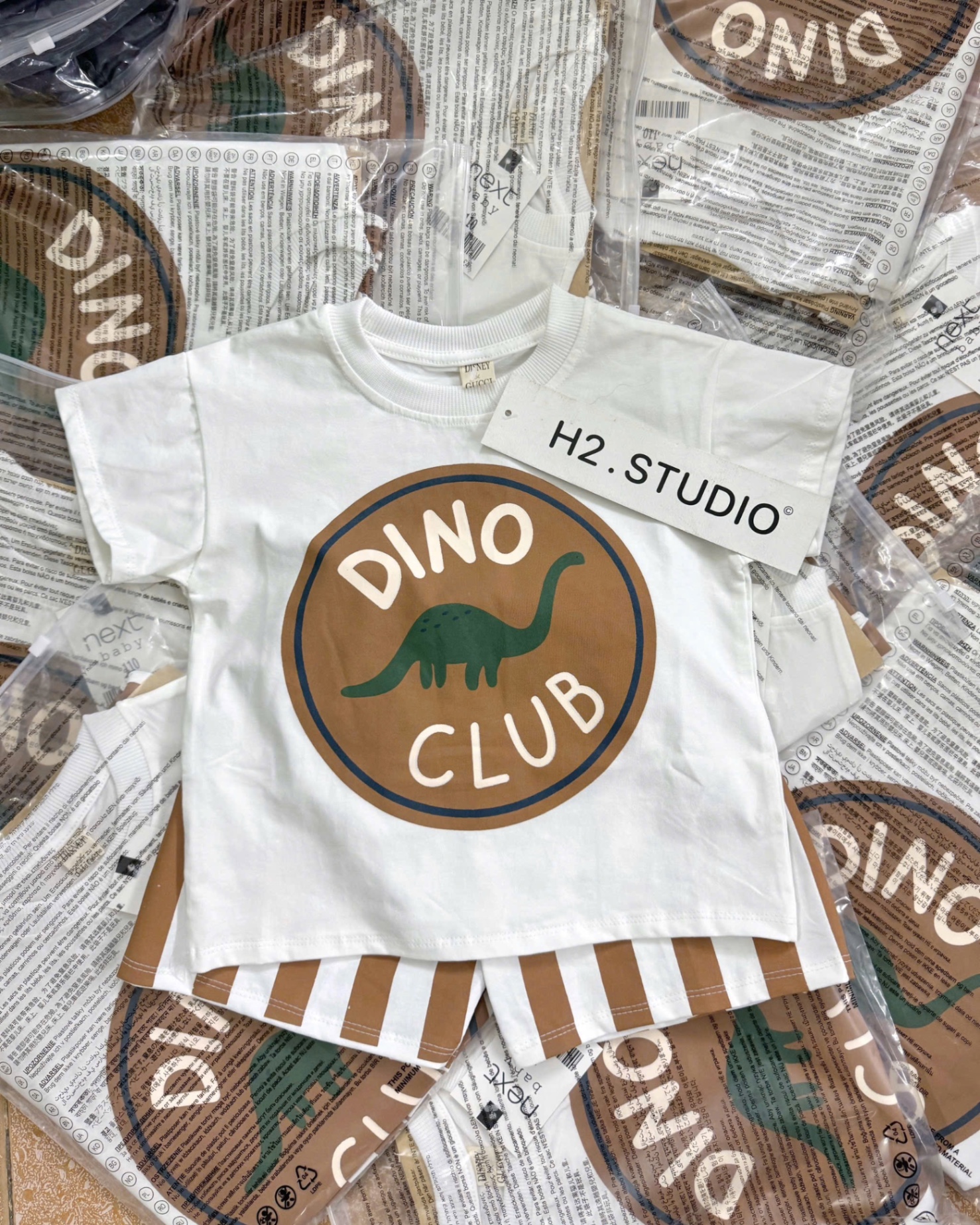 BỘ ĐÙI CỘC TRẮNG QUẦN SỌC CHỮ DINO