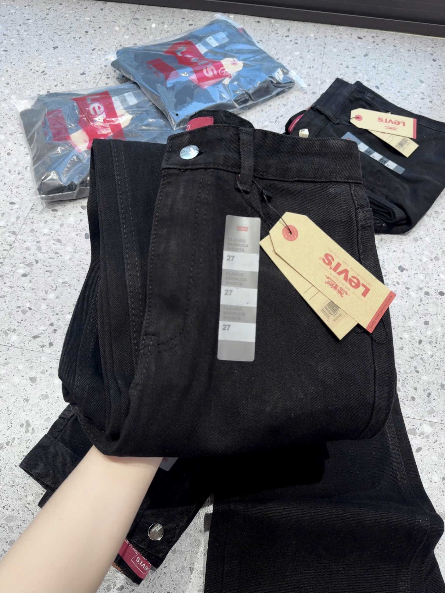 QUẦN JEAN SUÔNG LEVIS MÀU ĐEN XUẤT DƯ