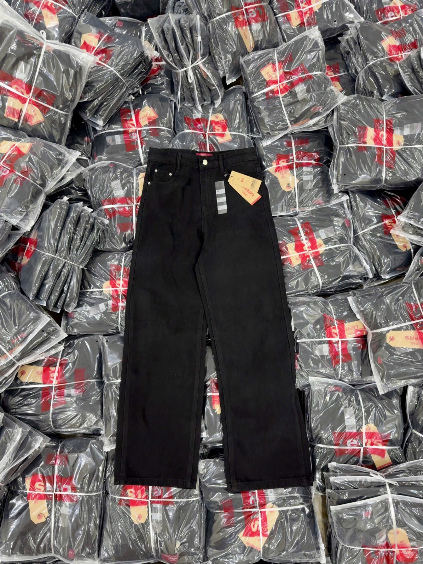 QUẦN JEAN SUÔNG LEVIS MÀU ĐEN XUẤT DƯ