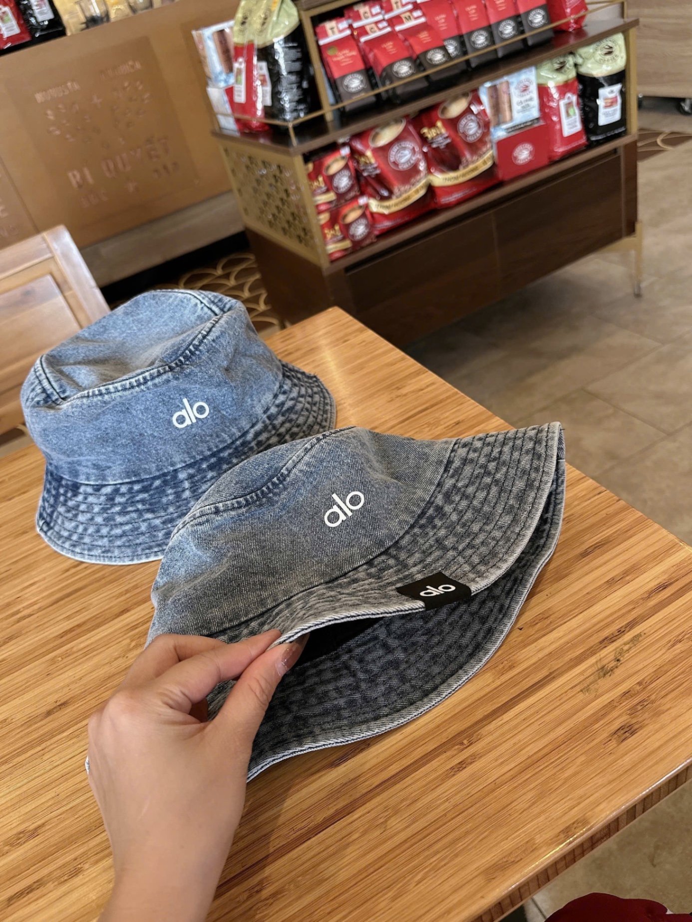 MŨ BÒ DENIM TRÒN QCCC CHỮ ALO
