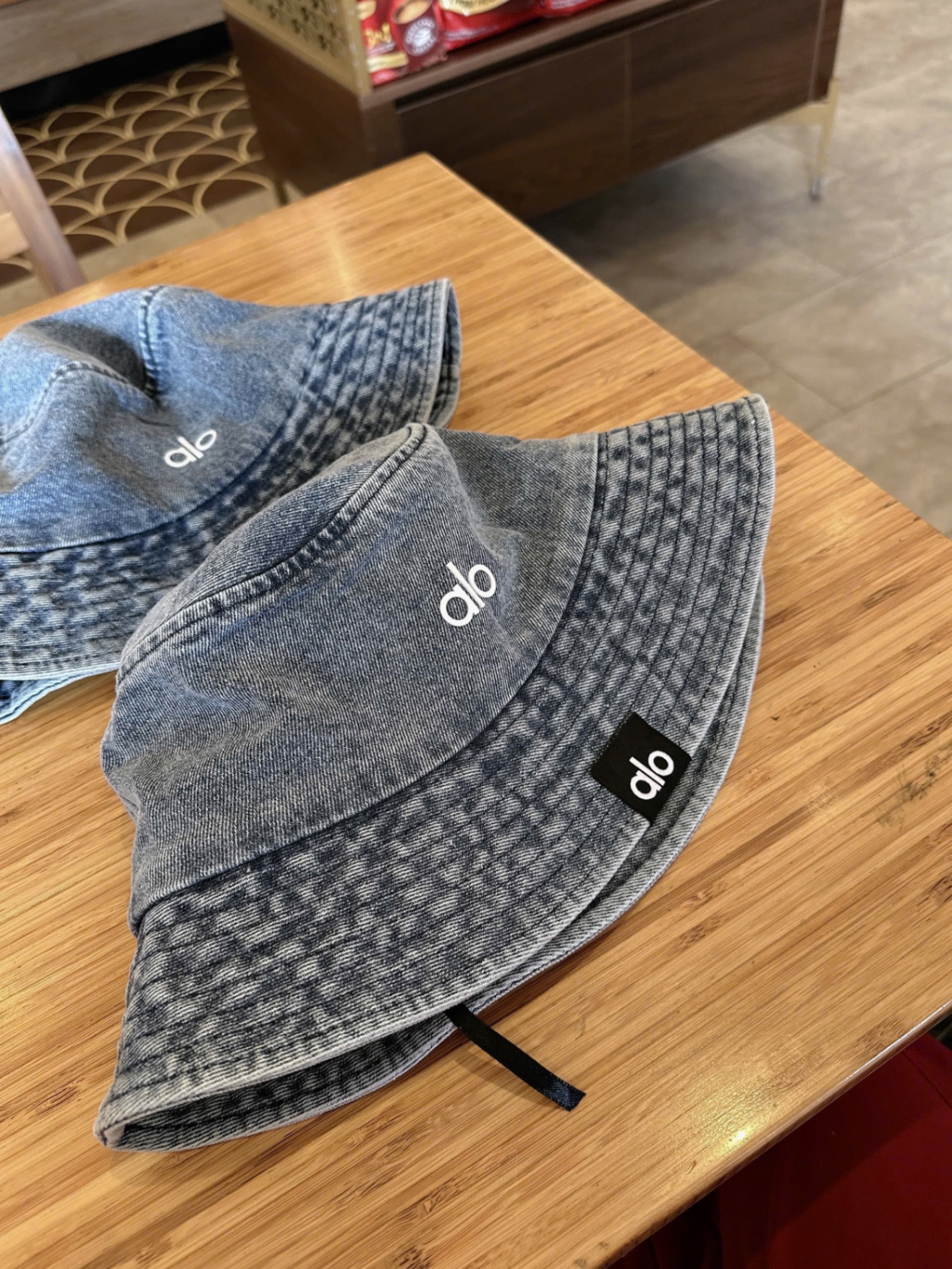 MŨ BÒ DENIM TRÒN QCCC CHỮ ALO