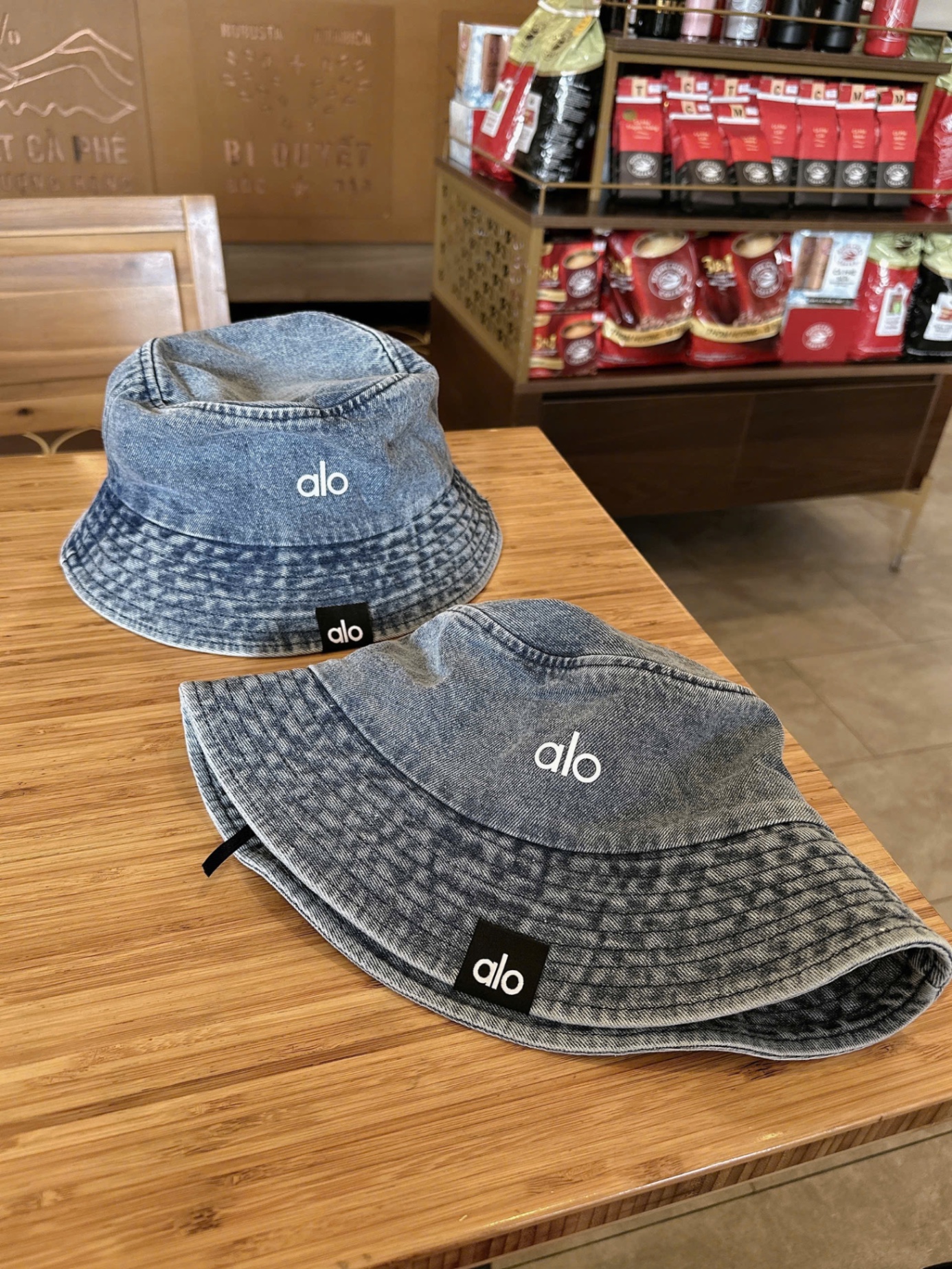 MŨ BÒ DENIM TRÒN QCCC CHỮ ALO