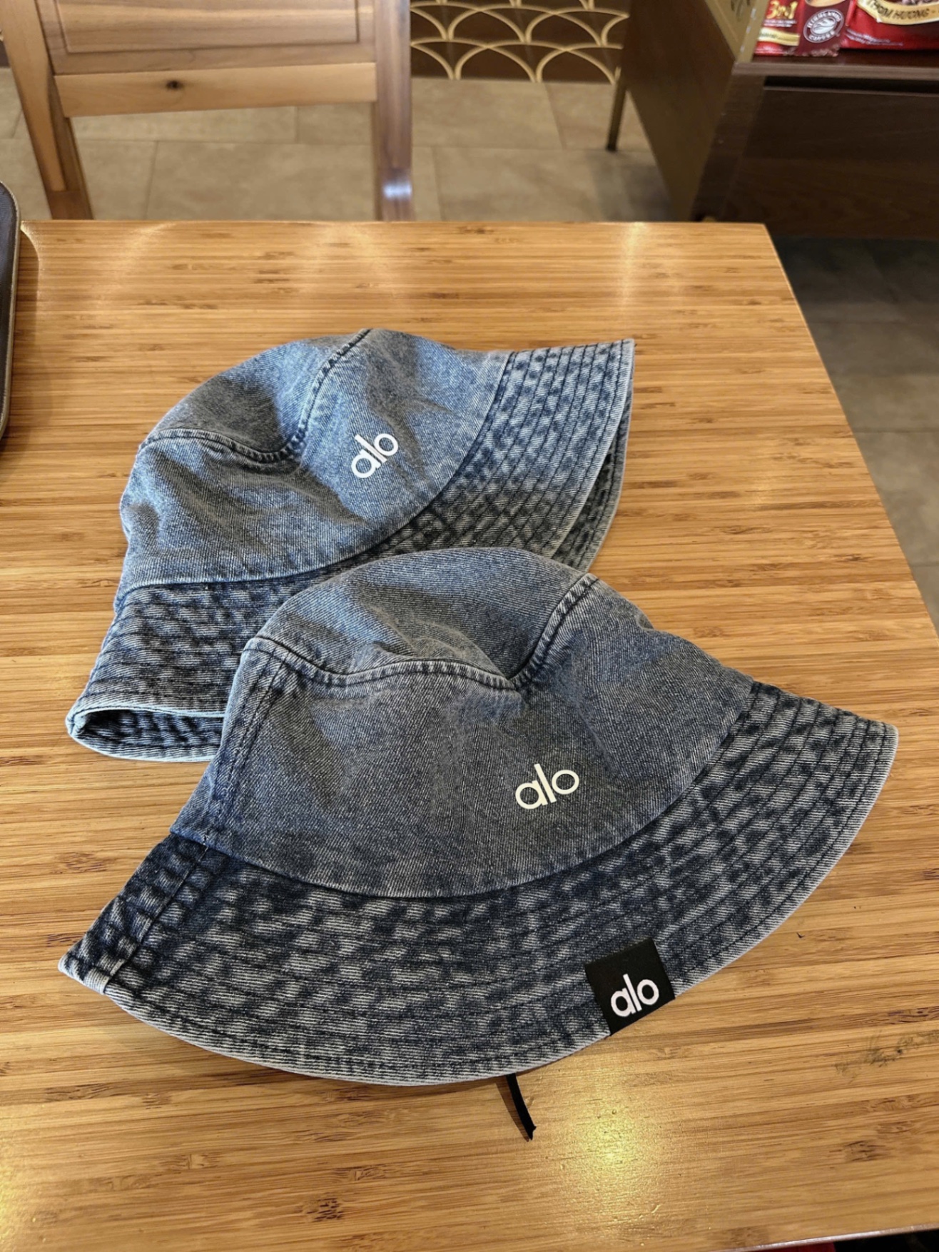 MŨ BÒ DENIM TRÒN QCCC CHỮ ALO