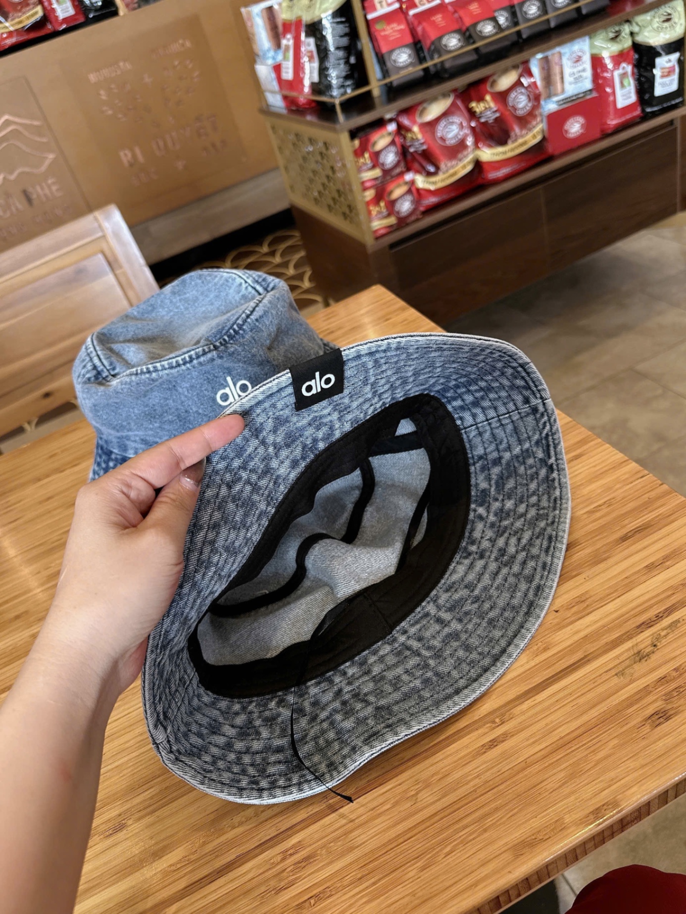 MŨ BÒ DENIM TRÒN QCCC CHỮ ALO