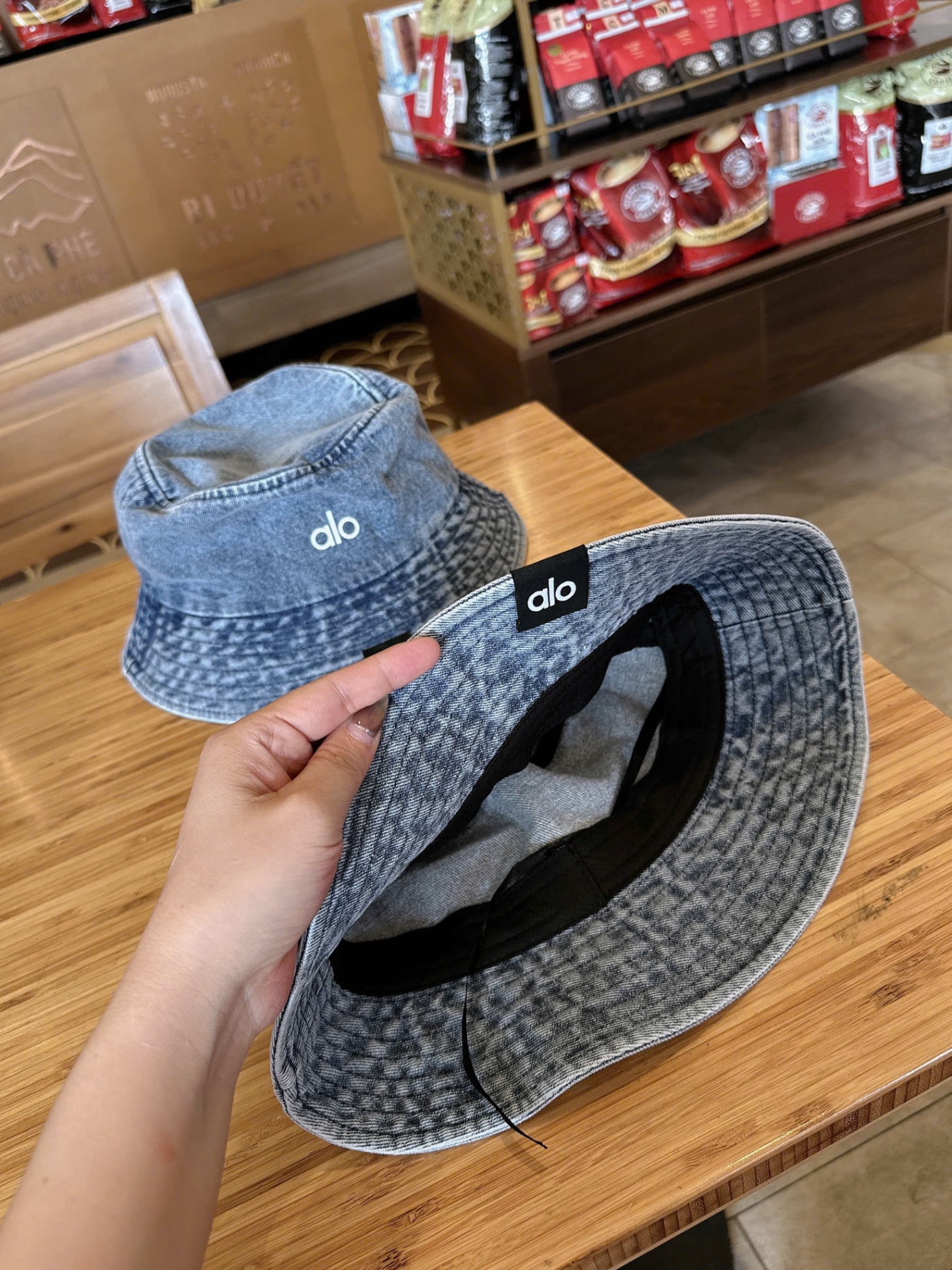 MŨ BÒ DENIM TRÒN QCCC CHỮ ALO