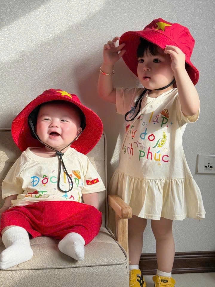 HOT -  SÉT VÂY BỘ ĐỘC LẬP TỰ DO BE KÈM MŨ ĐỎ