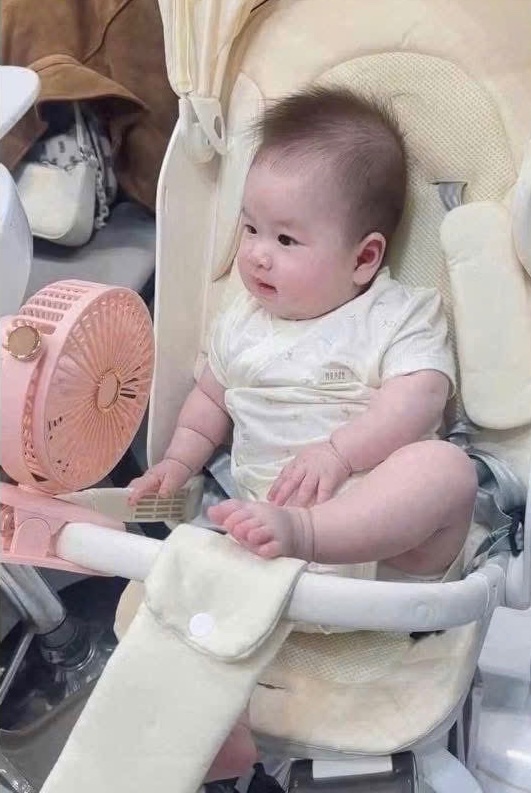 QUẠT KẸP MINI TÍCH ĐIỆN