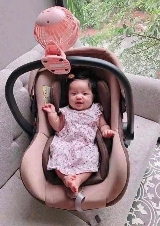 QUẠT KẸP MINI TÍCH ĐIỆN