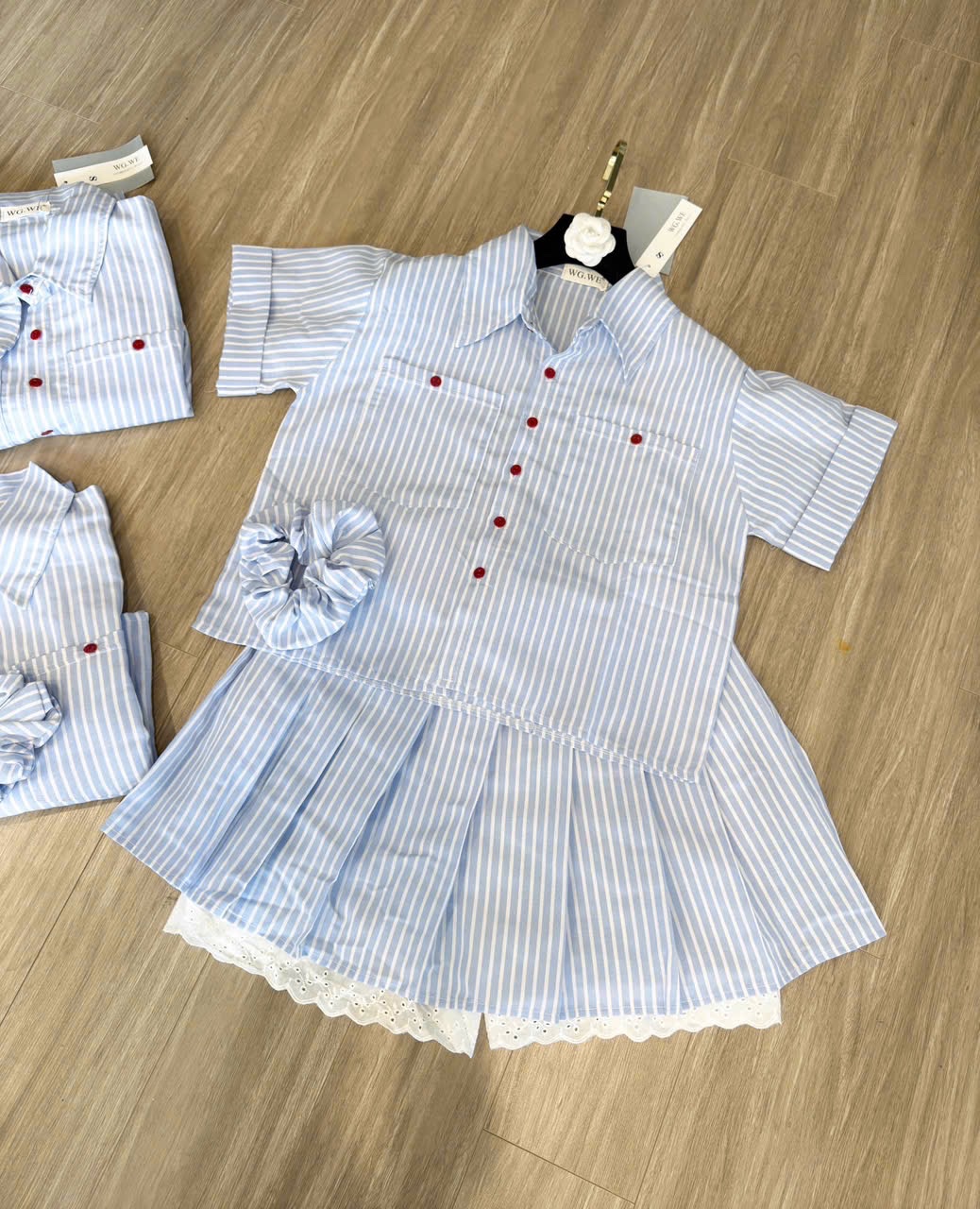 SET ÁO SƠ MI KẺ XANH MIX CV LY KÈM BUỘC TÓC