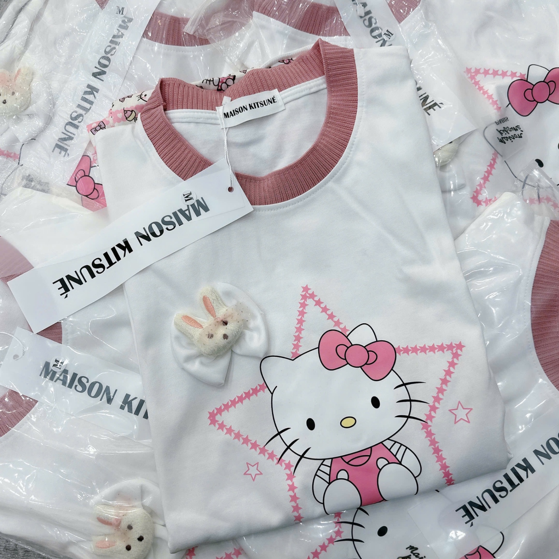 BỘ MÈO KITTY TRẮNG QUẦN BOM MÀU HỒNG