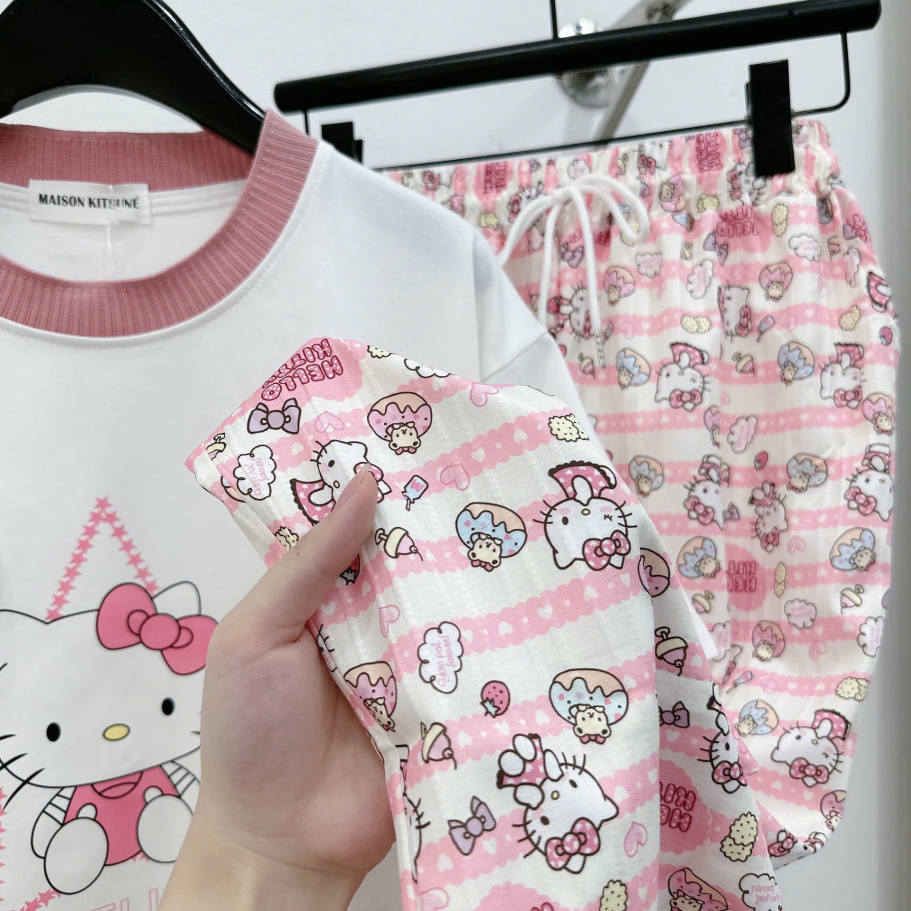 BỘ MÈO KITTY TRẮNG QUẦN BOM MÀU HỒNG