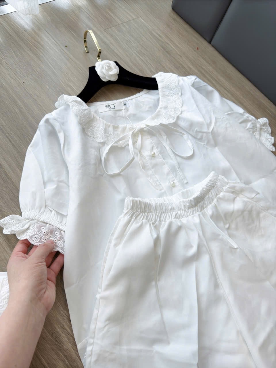 BỘ ĐÙI REN BÈO MÀU TRẮNG