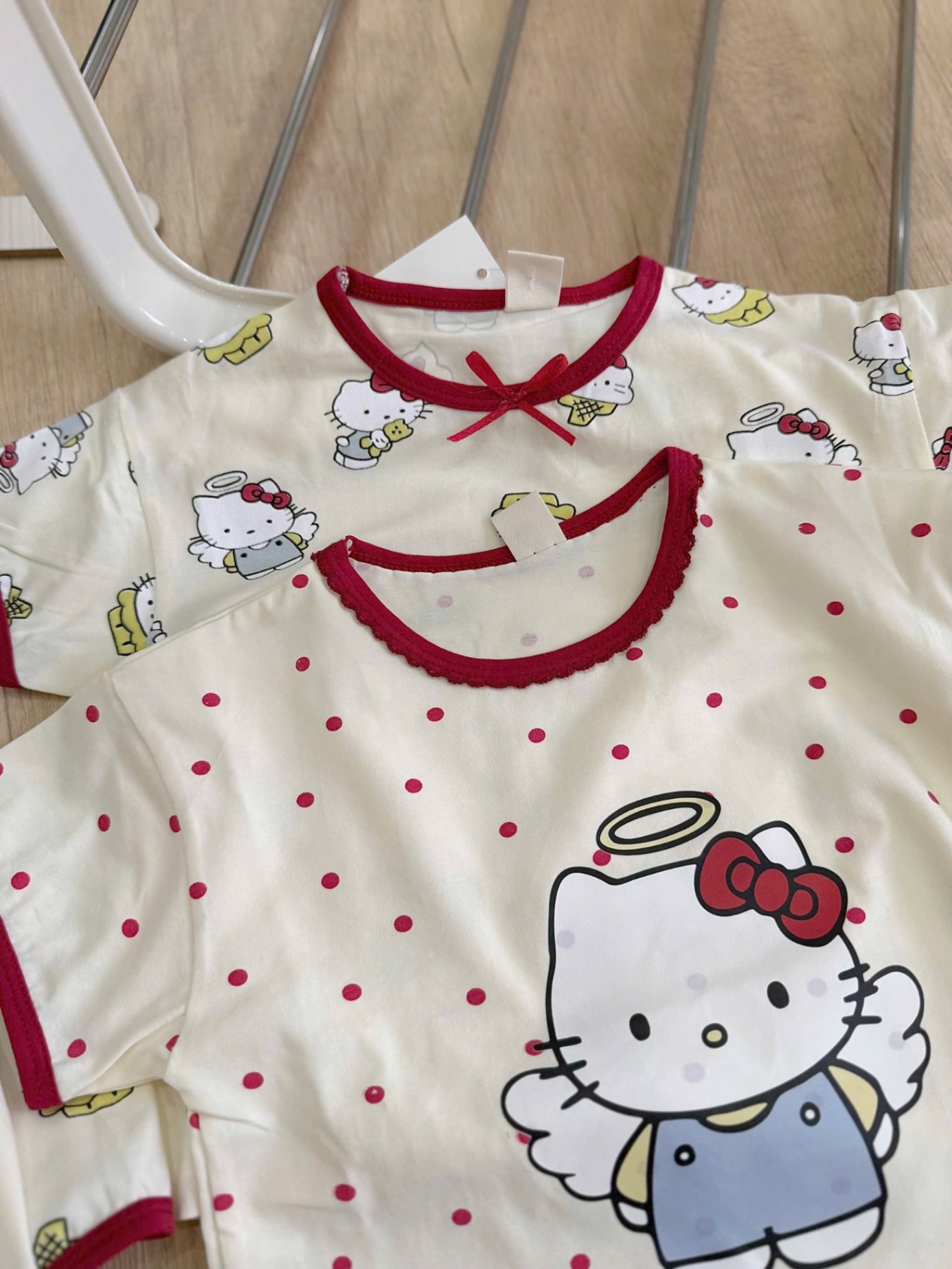 SET 2 BỘ ĐÙI HÌNH KITTT BE VIỀN ĐỎ BG