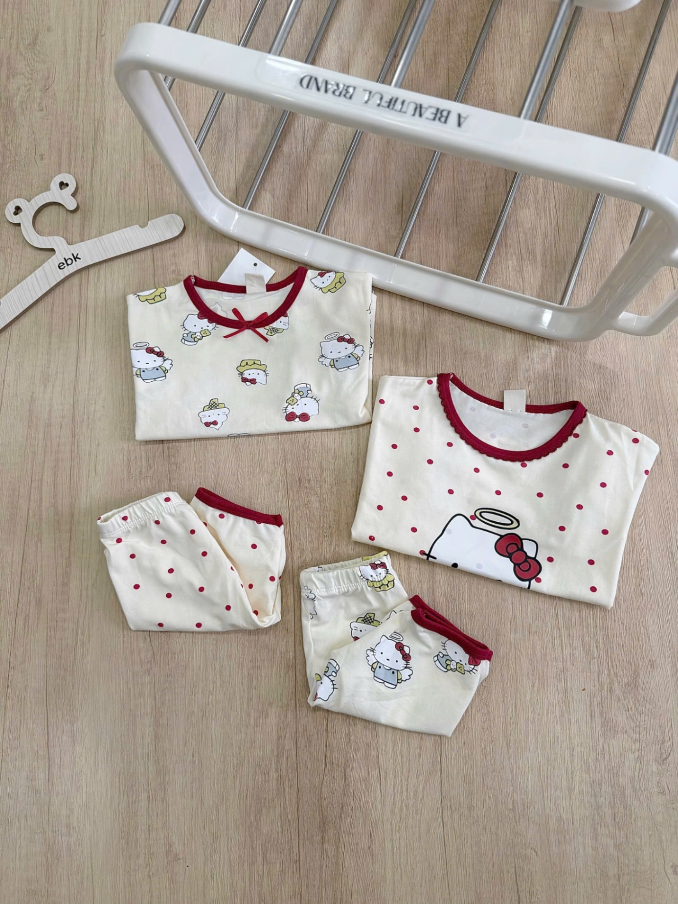 SET 2 BỘ ĐÙI HÌNH KITTT BE VIỀN ĐỎ BG