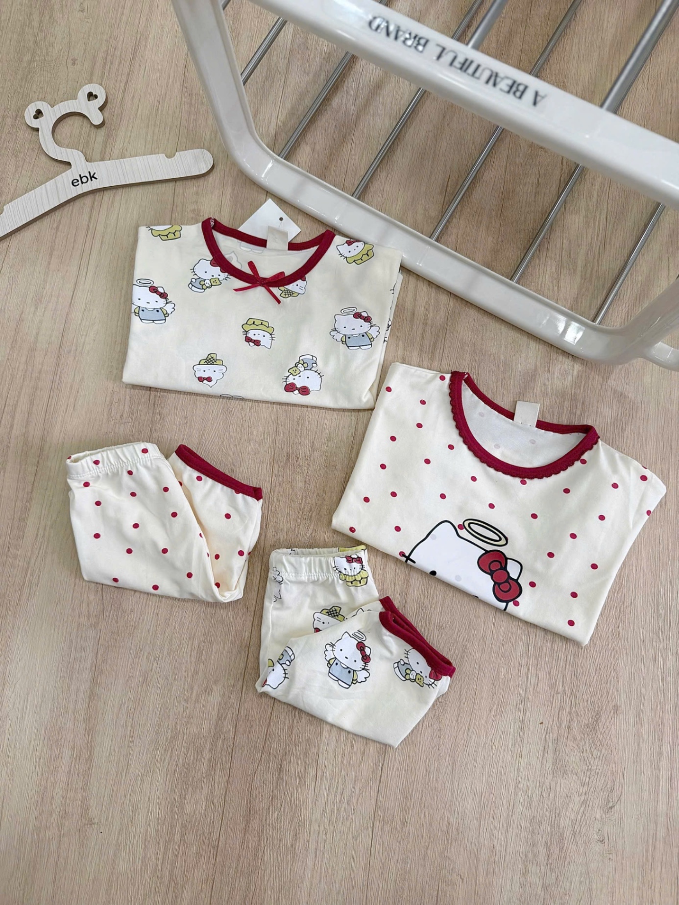 SET 2 BỘ ĐÙI HÌNH KITTT BE VIỀN ĐỎ BG