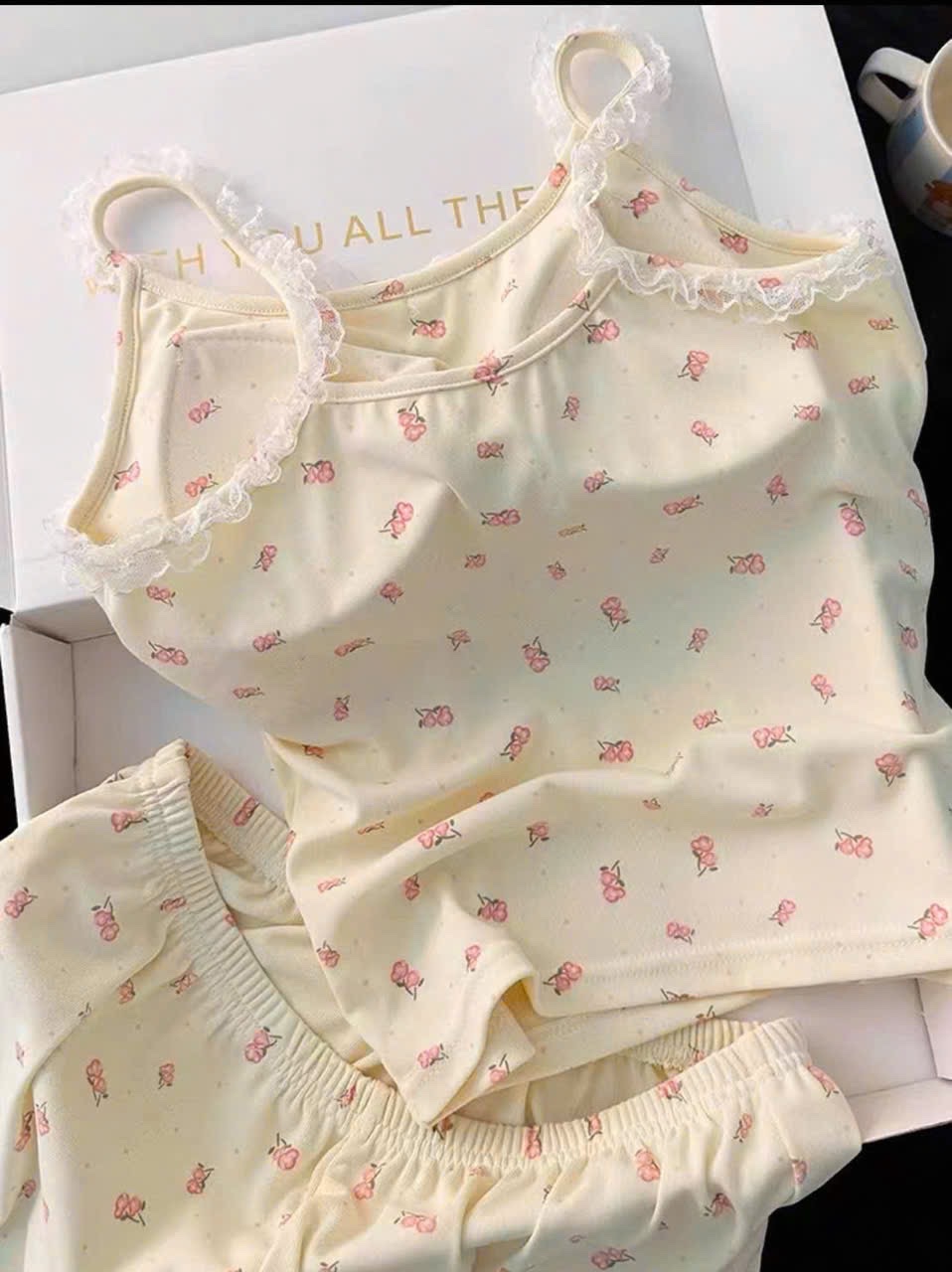 BỘ ĐÙI 2S PHỐI REN MÀU BE HÌNH HOA