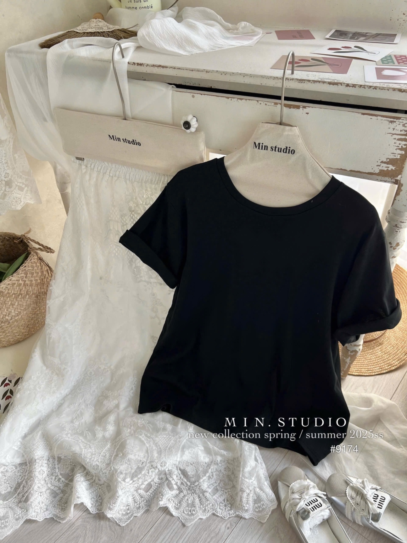 SET ÁO CỘC ĐEN TRƠN MIX CV REN TRẮNG MIDI