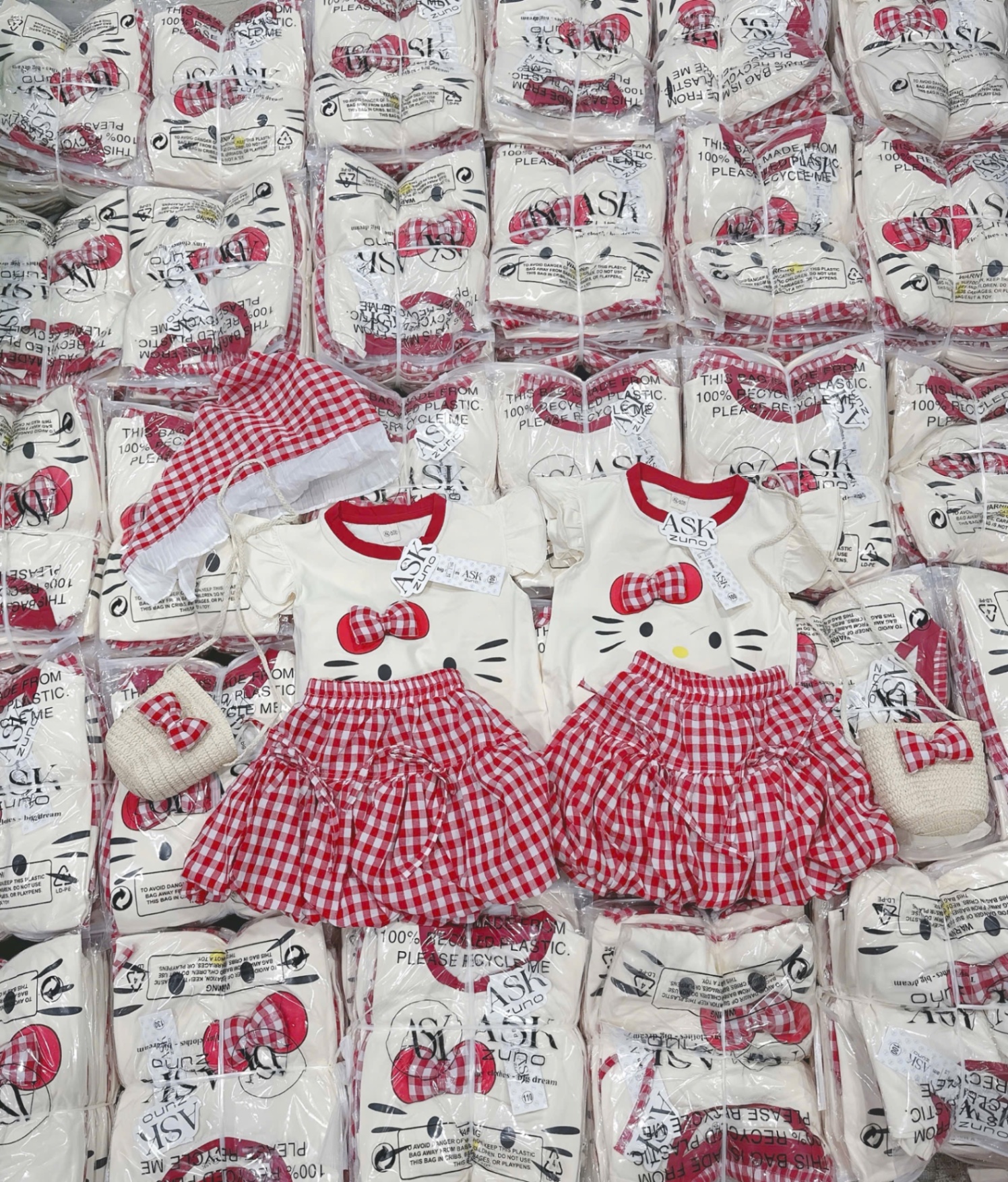 SET BỘ KITTY TRẮNG MIX CV KẺ BỒNG ĐỎ