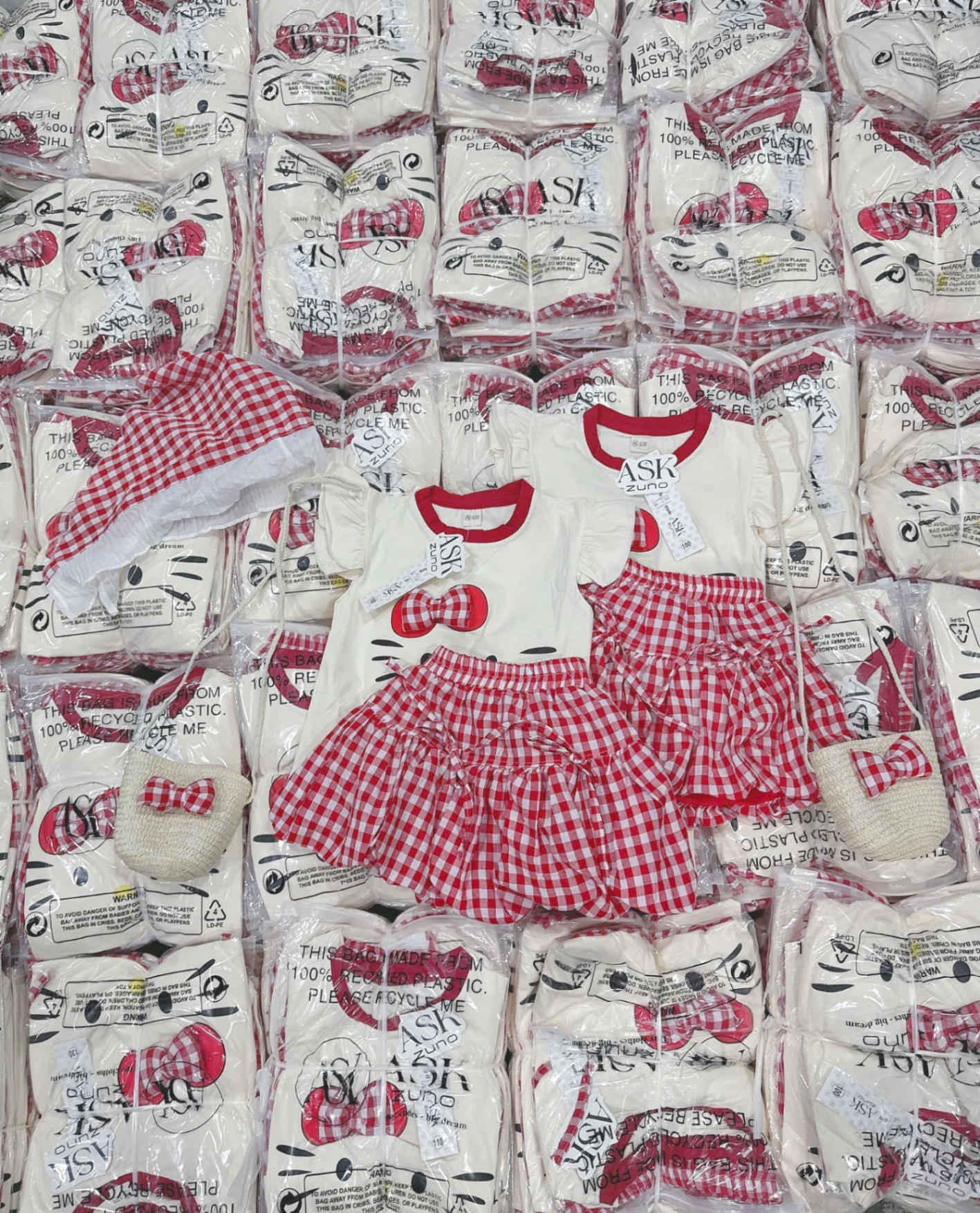 SET BỘ KITTY TRẮNG MIX CV KẺ BỒNG ĐỎ
