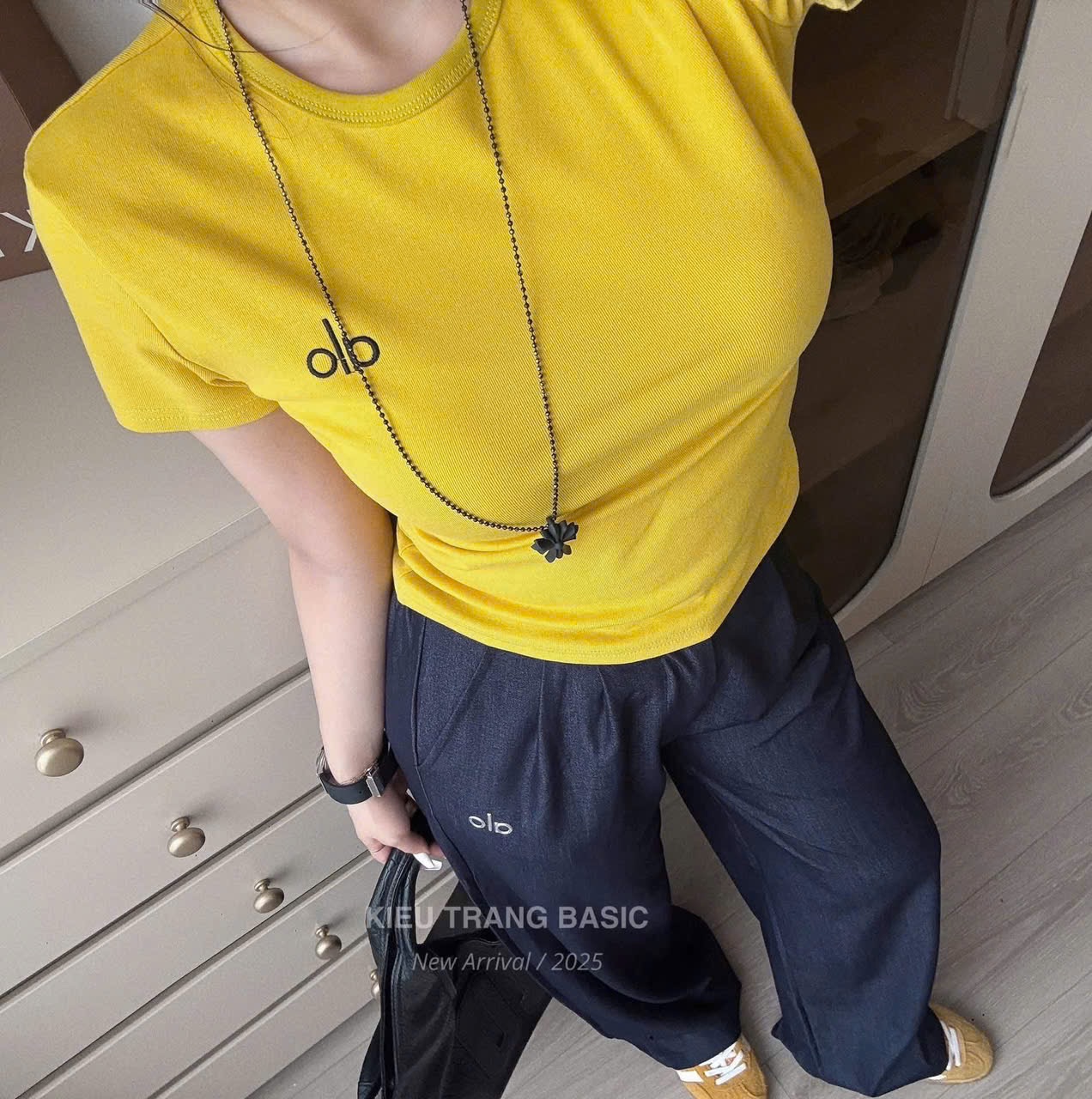 BỘ CỘC VÀNG ALO MIX QUẦN JEAN GIẤY DÁNG SUÔNG