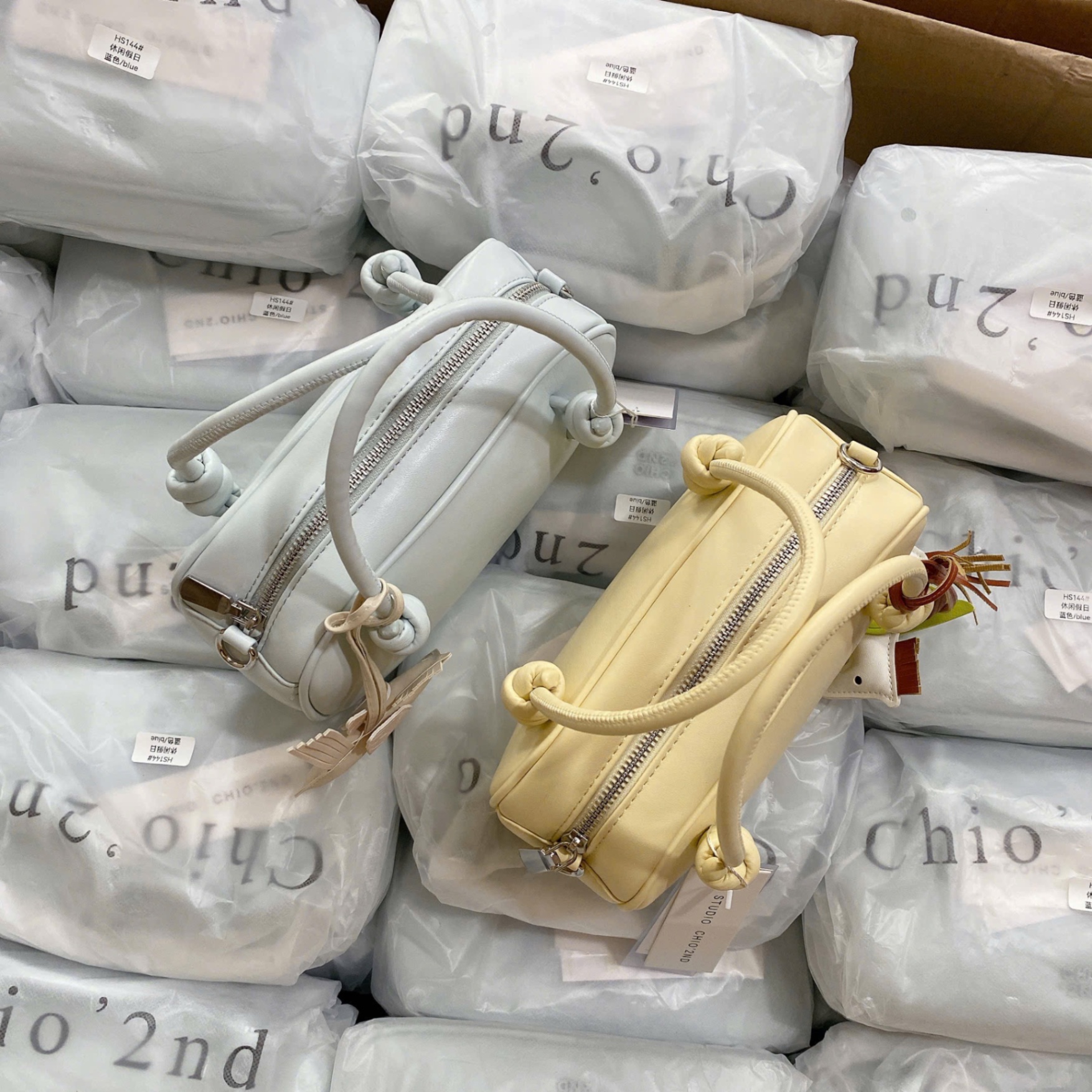 M7188 - TÚI DÁNG HỘP CHIO’2ND CHARM NGỰA