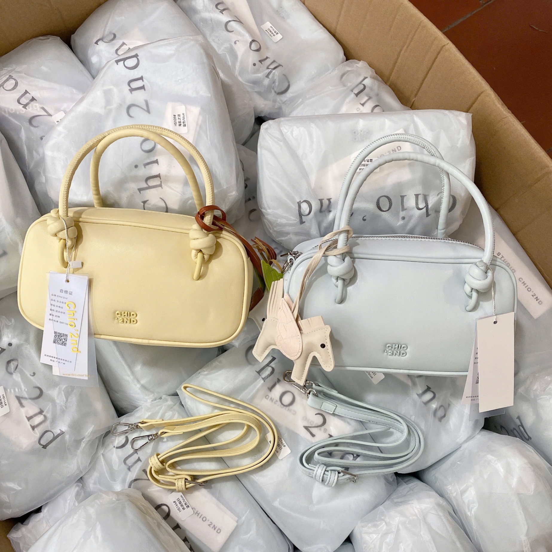 M7188 - TÚI DÁNG HỘP CHIO’2ND CHARM NGỰA