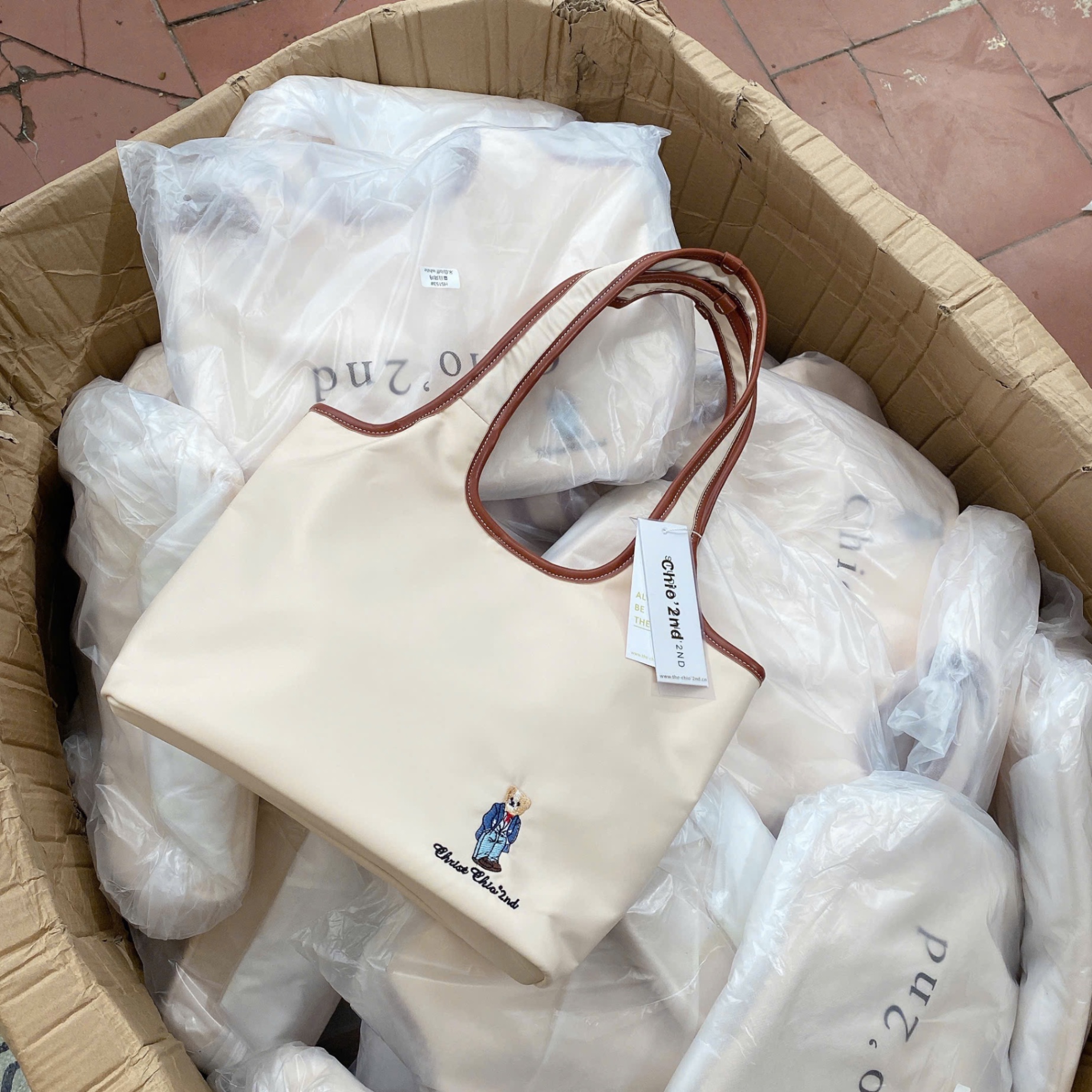 TÚI TOTE CHIO’2ND MÀU BE HÌNH GẤU QUAI CAO