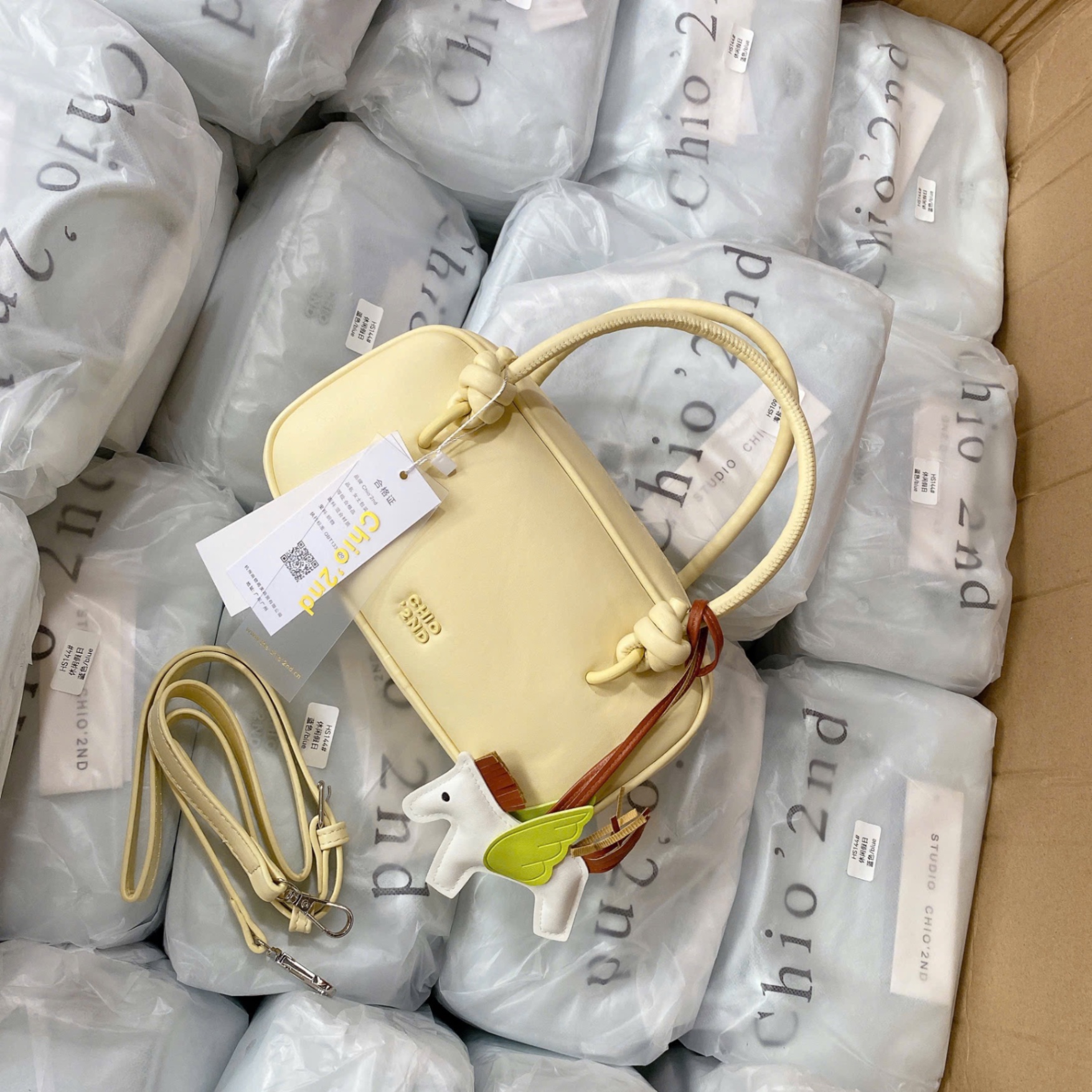 M7188 - TÚI DÁNG HỘP CHIO’2ND CHARM NGỰA