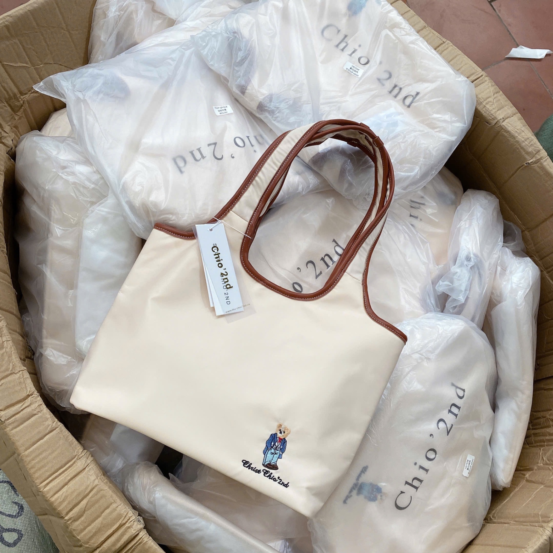 TÚI TOTE CHIO’2ND MÀU BE HÌNH GẤU QUAI CAO