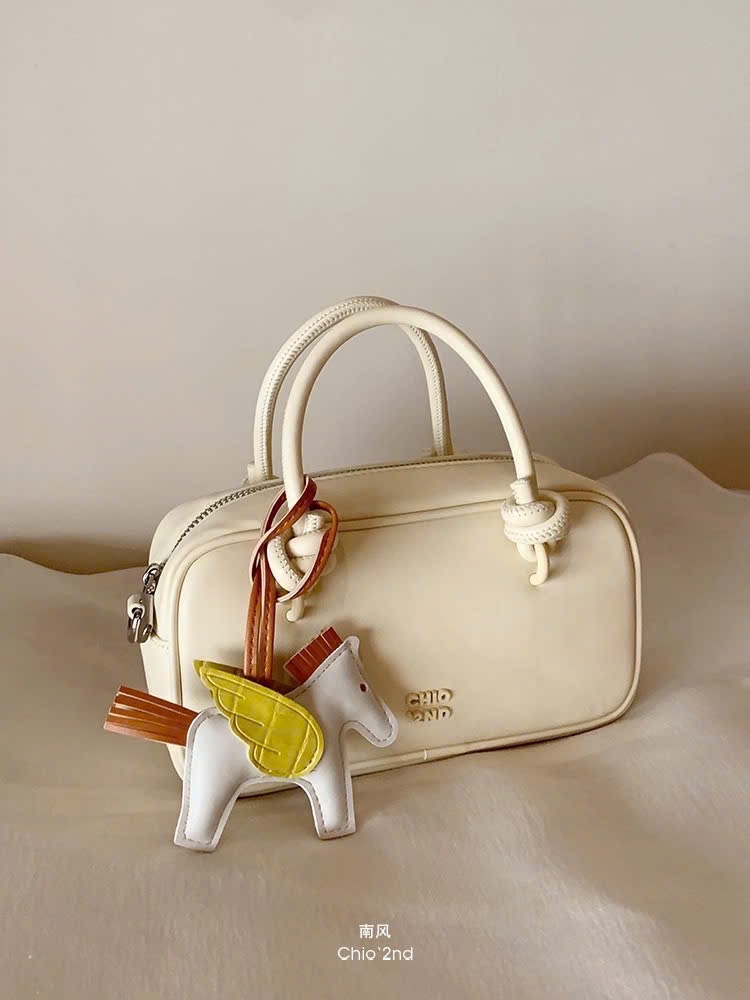 M7188 - TÚI DÁNG HỘP CHIO’2ND CHARM NGỰA