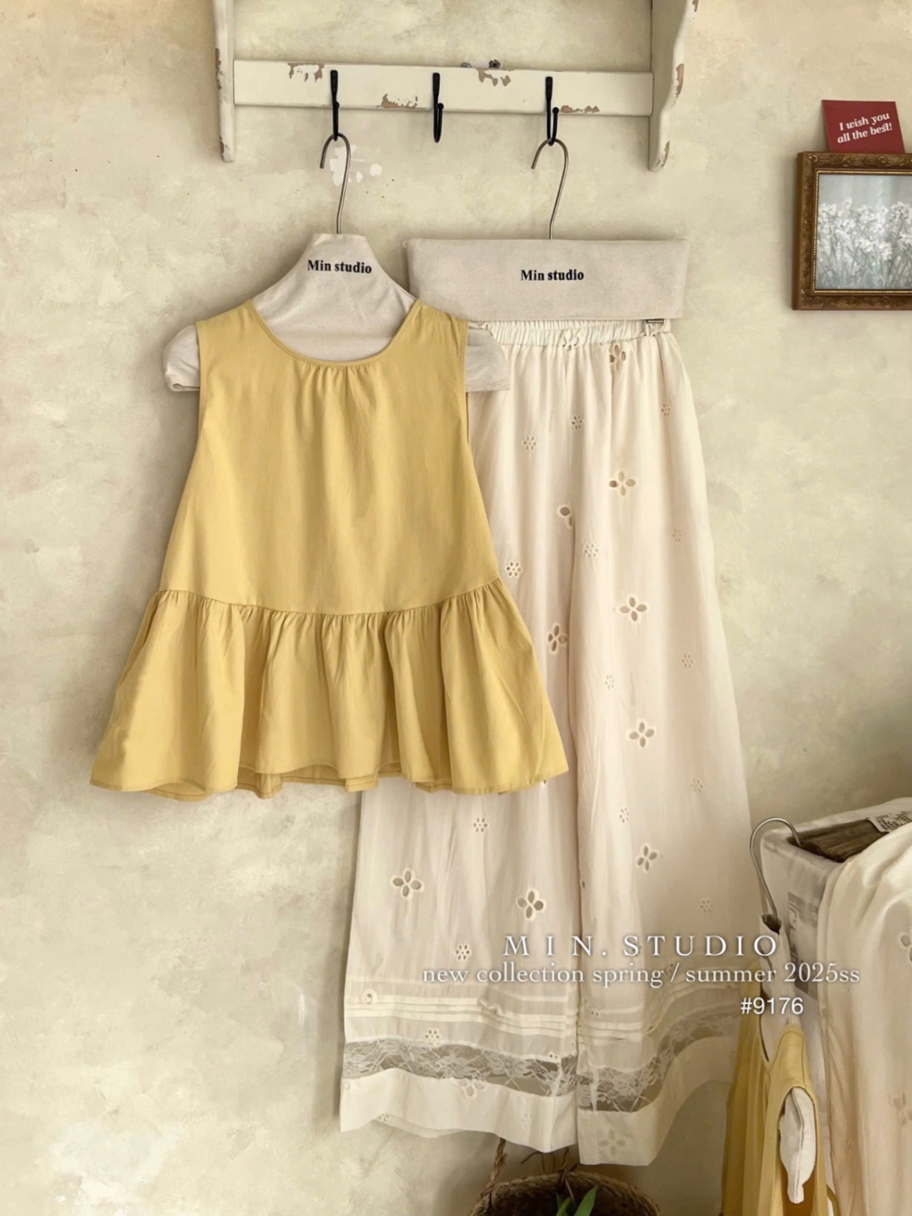 Hang đẹp - BỘ PELUM VÀNG XN QUẦN SUÔNG BE HOA ĐỤC LỖ