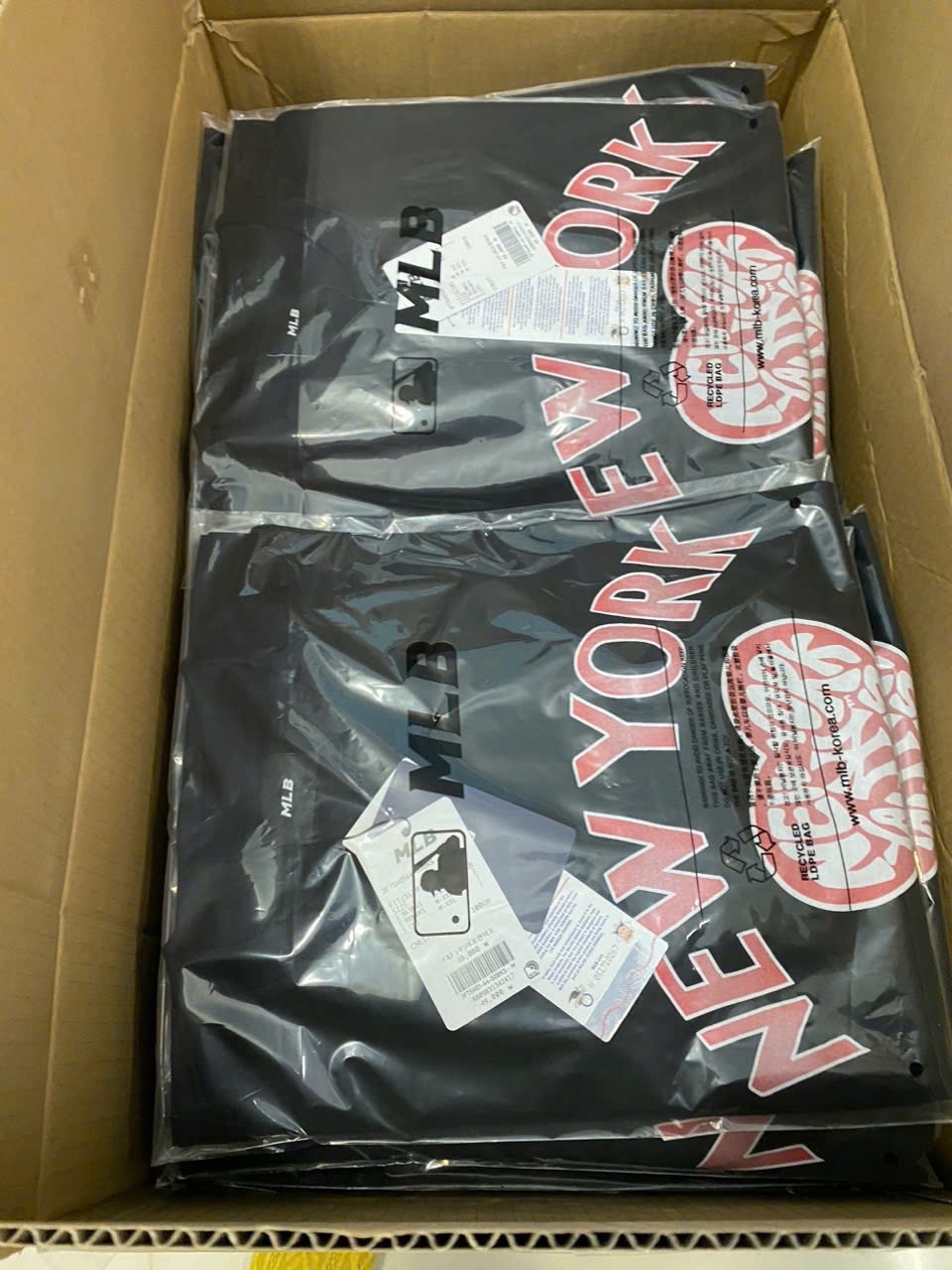 ÁO CỘC MLB BOSTON AUTH TUỒN XUÁT DƯ