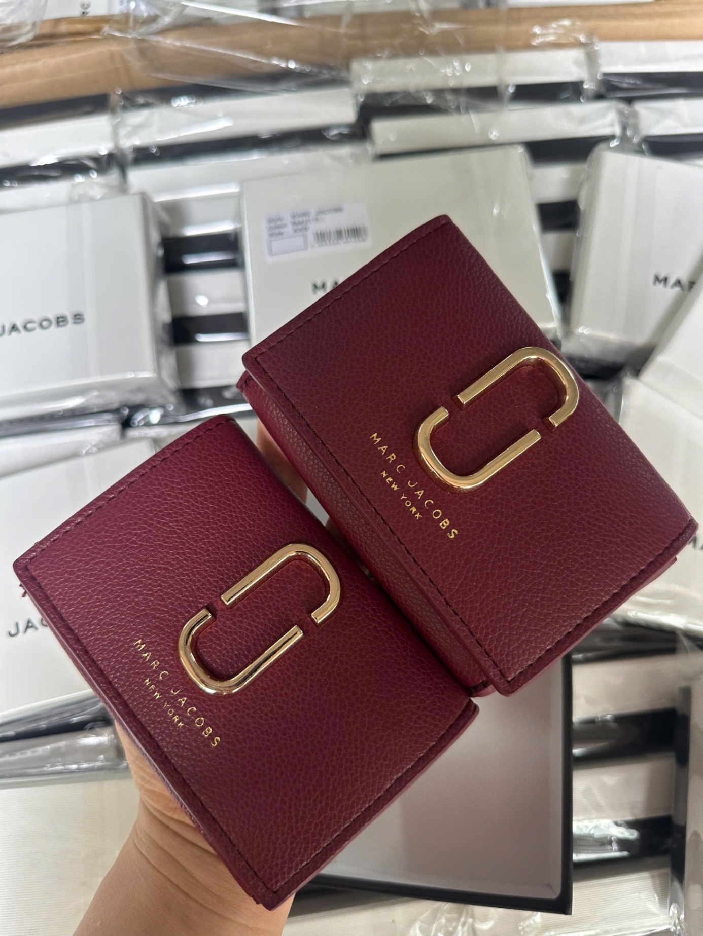 VÍ CẦM TAY MAC JACOBS MÀU ĐỎ CHÍNH HÃNG