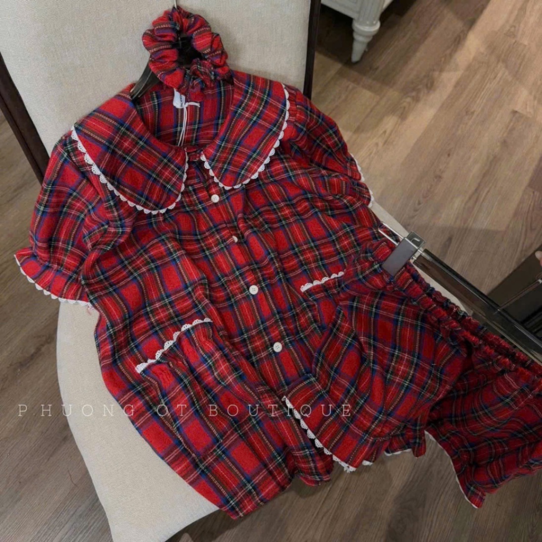 BỘ CỘC KẺ ĐỎ PHỐI REN