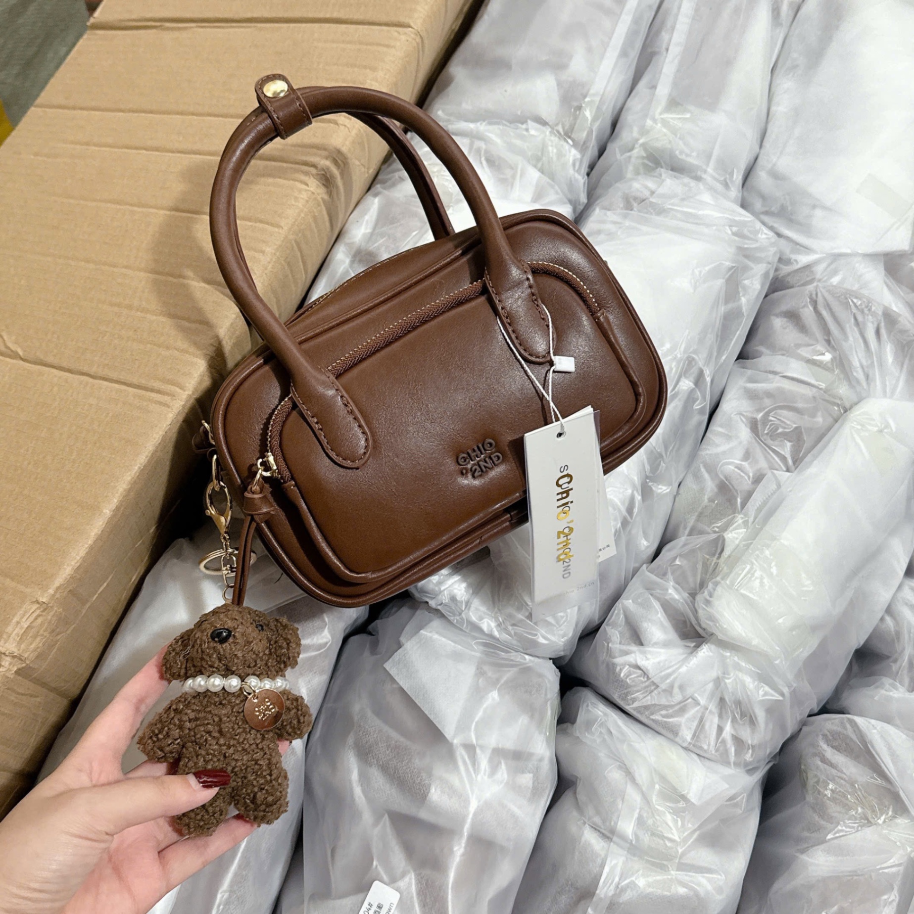 M6769 - TÚI TRỐNG CHIO’2ND MÀU NÂU KÈM CHARM CÚN