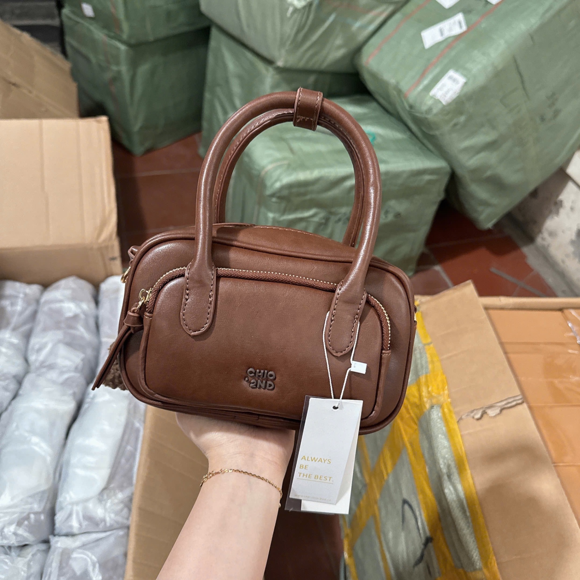 M6769 - TÚI TRỐNG CHIO’2ND MÀU NÂU KÈM CHARM CÚN
