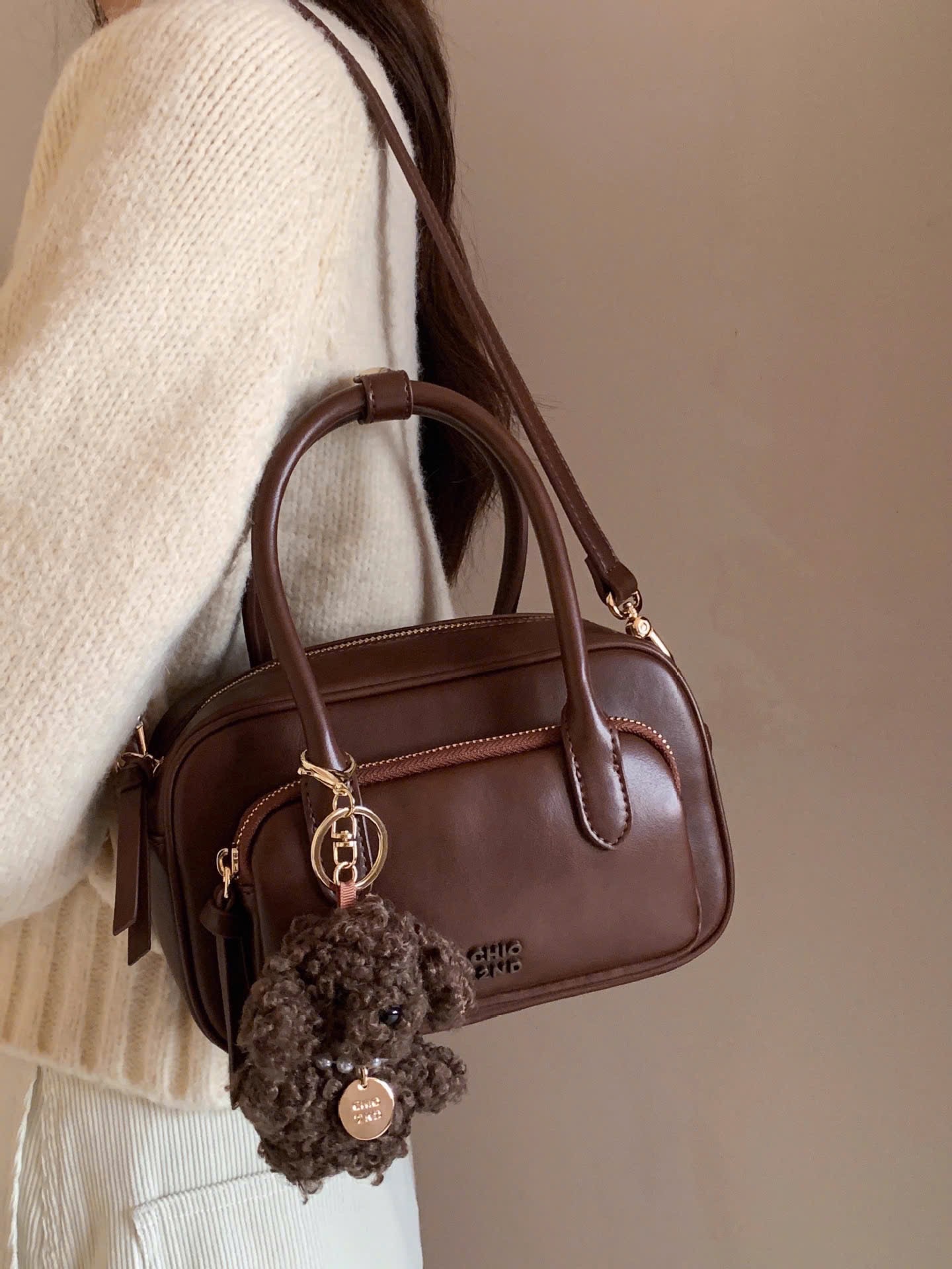 M6769 - TÚI TRỐNG CHIO’2ND MÀU NÂU KÈM CHARM CÚN